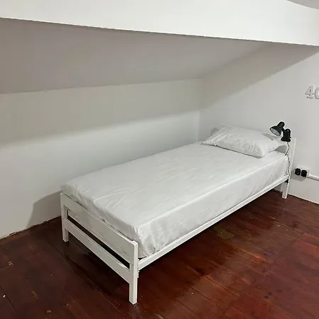 Owls Hostel Ildefonso Porto Exterior photo